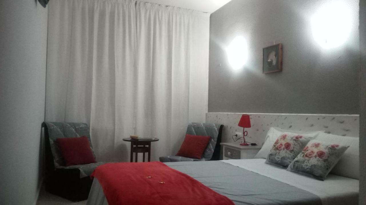 Hostal Los Pinares Lloret de Mar Exterior foto